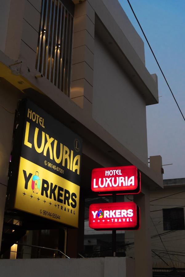 Hotel Luxuria Ludhiana Exterior photo
