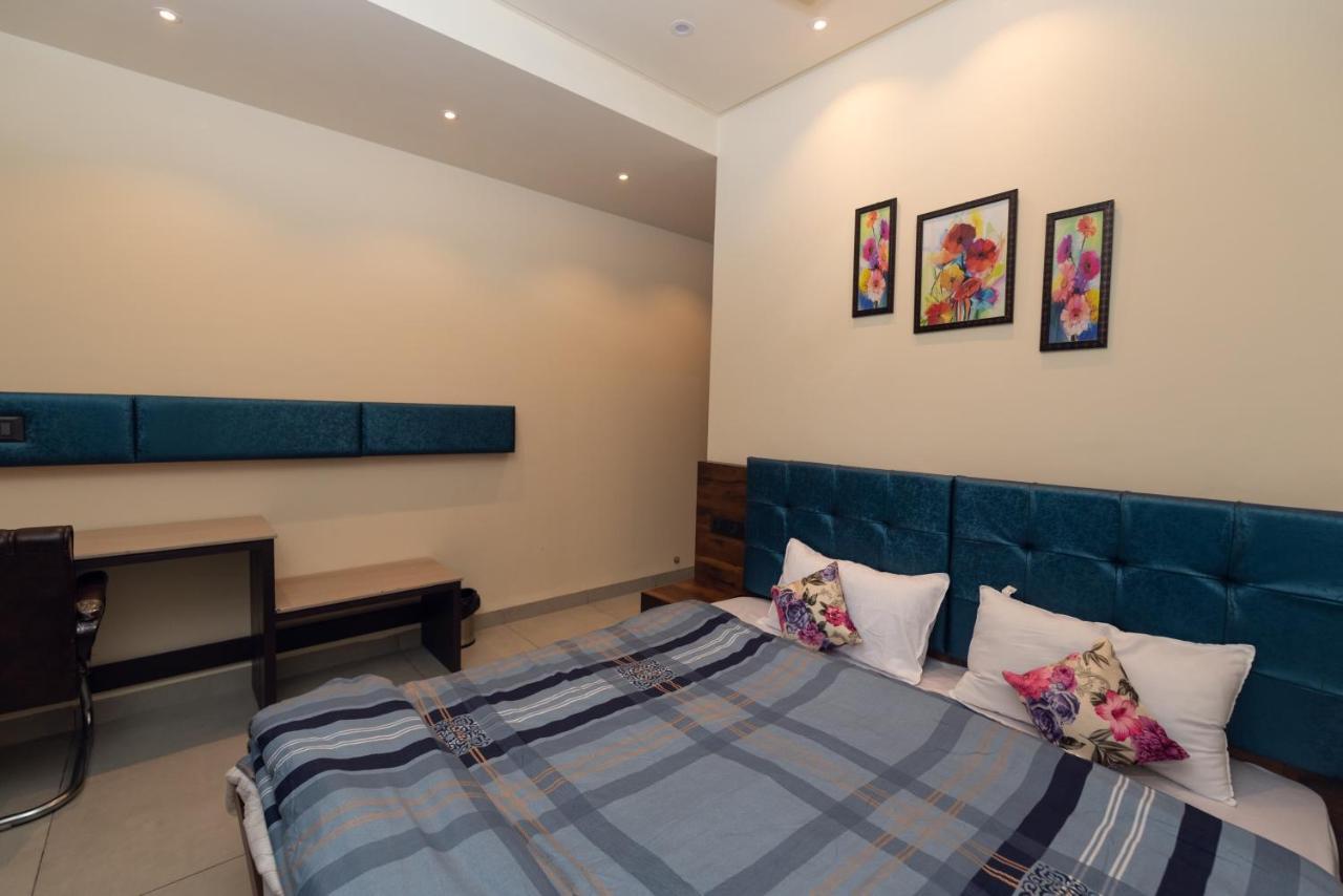 Hotel Luxuria Ludhiana Exterior photo