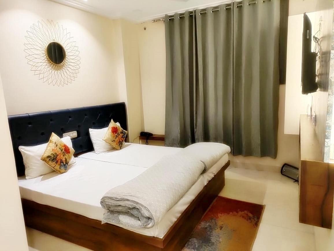 Hotel Luxuria Ludhiana Exterior photo